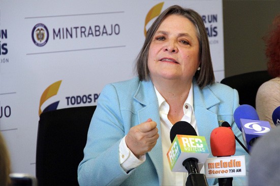 Equidad laboral para las mujeres compromiso de Clara López