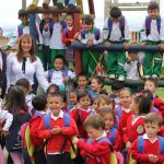 Gestora Social de Zipaquira y el gerente regional del Banco de Bogota entregaron kits escolares en Pasoancho y Portachuelo