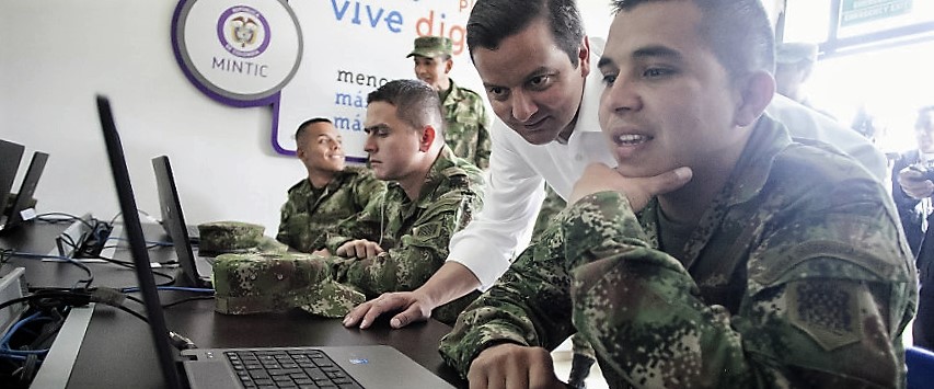 Actualmente gracias a la cobertura de Internet en 1.078 municipios del país operan los Puntos y Kioscos en 430 estaciones de policía de 21 Departamentos copia