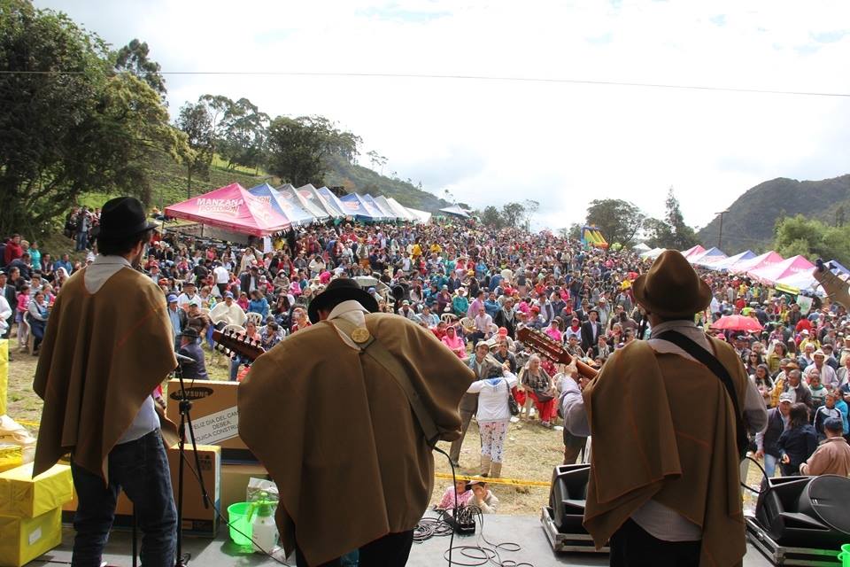 En su ambiente natural la familia campesina zipaquireña disfrutó su fiesta