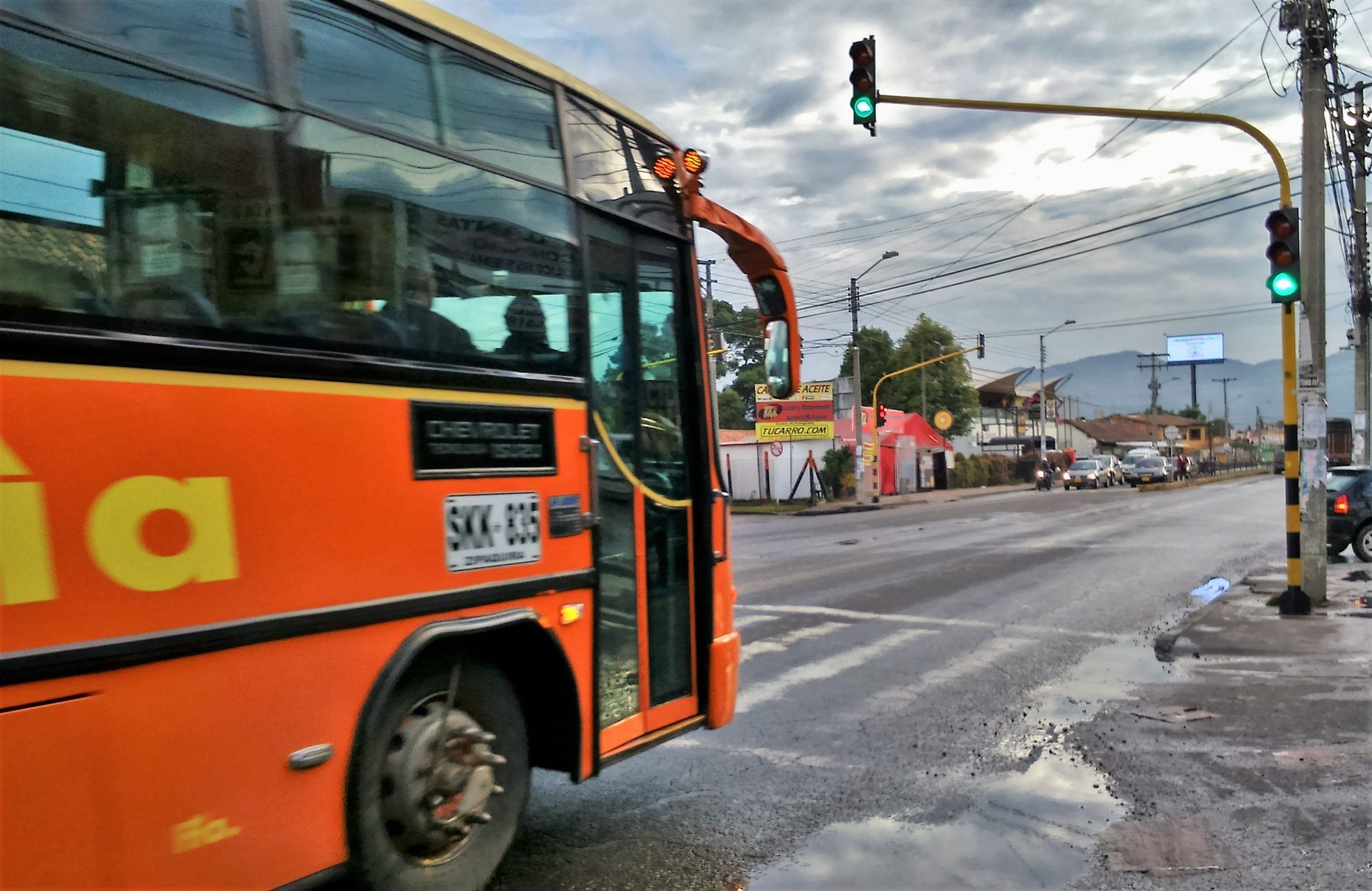 Restringido el paso de vehículos de carga en la variante Chía Cota