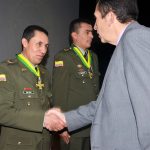 Con la Orden al Mérito Grado Comendador alcalde Leonardo Donoso1