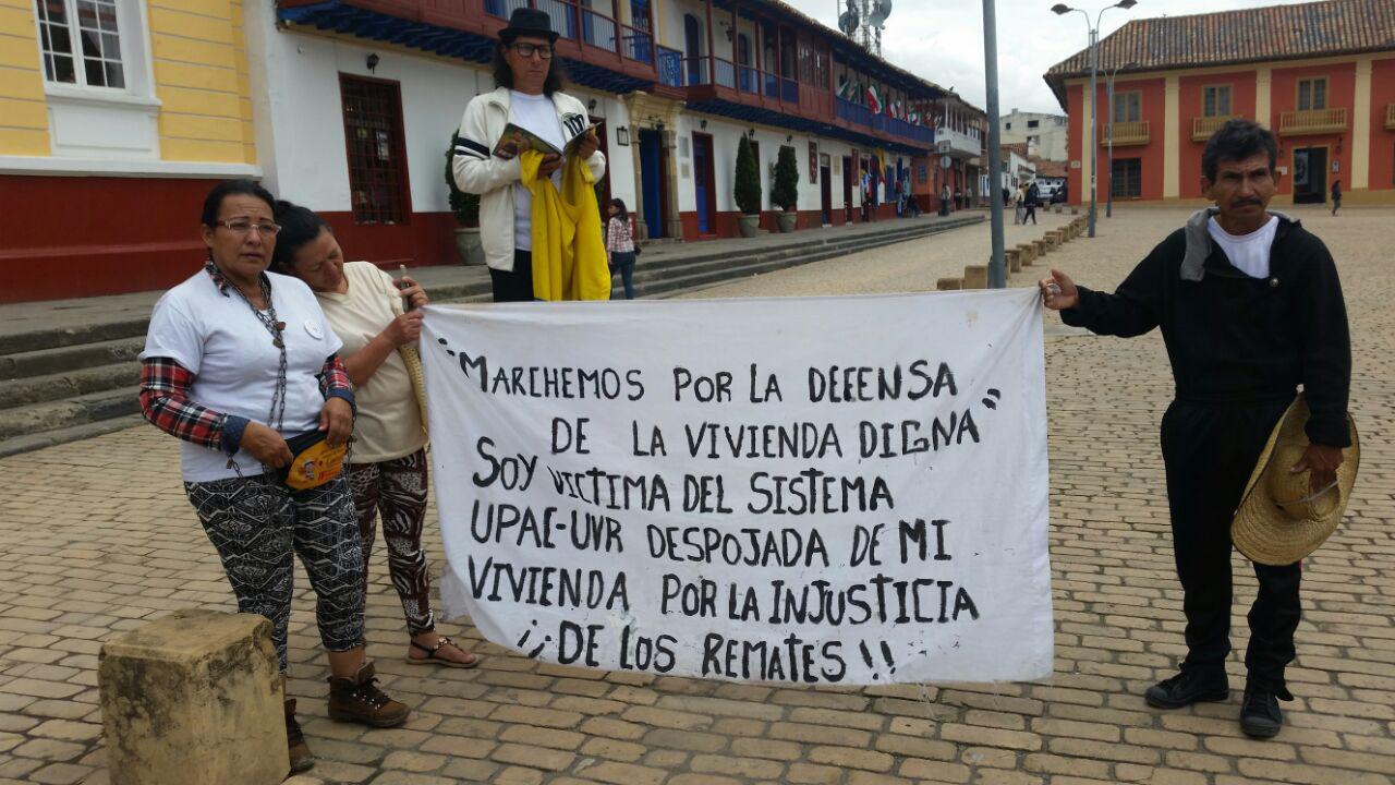 Un largo caminar para exigir que le devuelvan sus viviendas