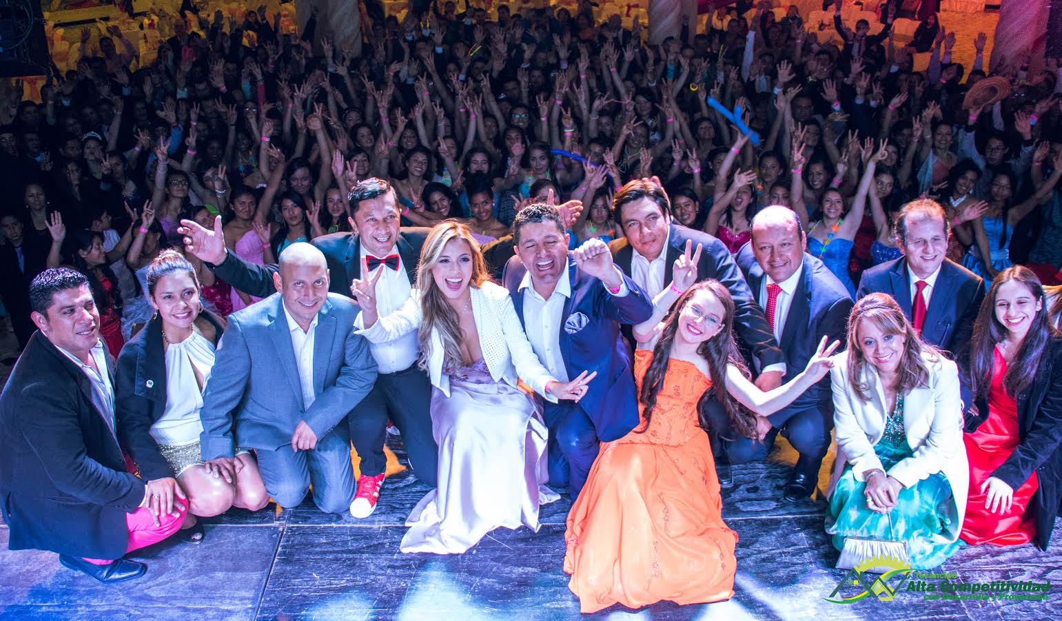 Como en un maravilloso cuento de hadas 101 quinceañeras vivieron un sueño hecho realidad