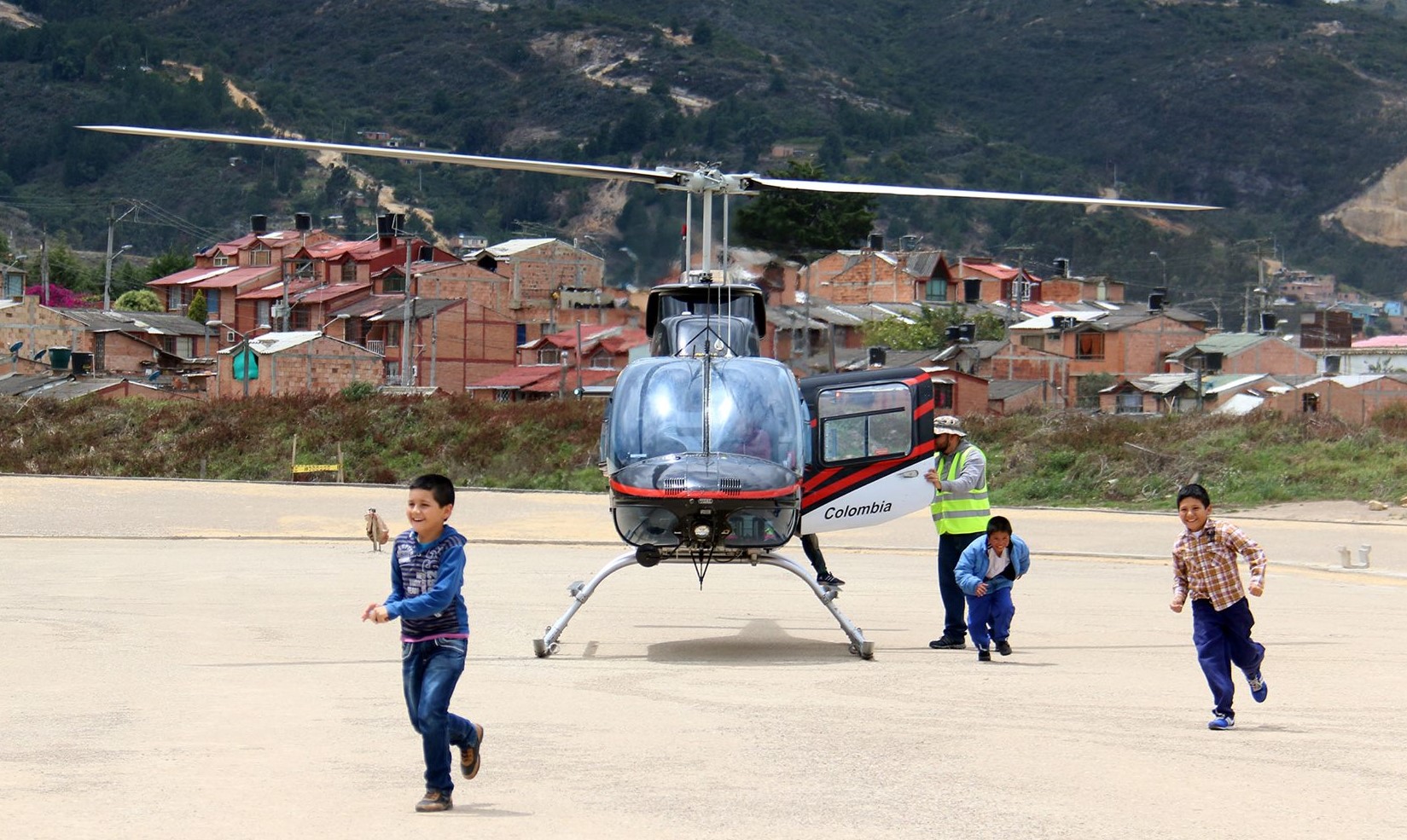 Para niños de la región de Tocancipá se cumplió el sueño de volar en helicoptero