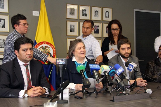 737.717 es el salario minimo para este 2017 fue incrementado en el 7