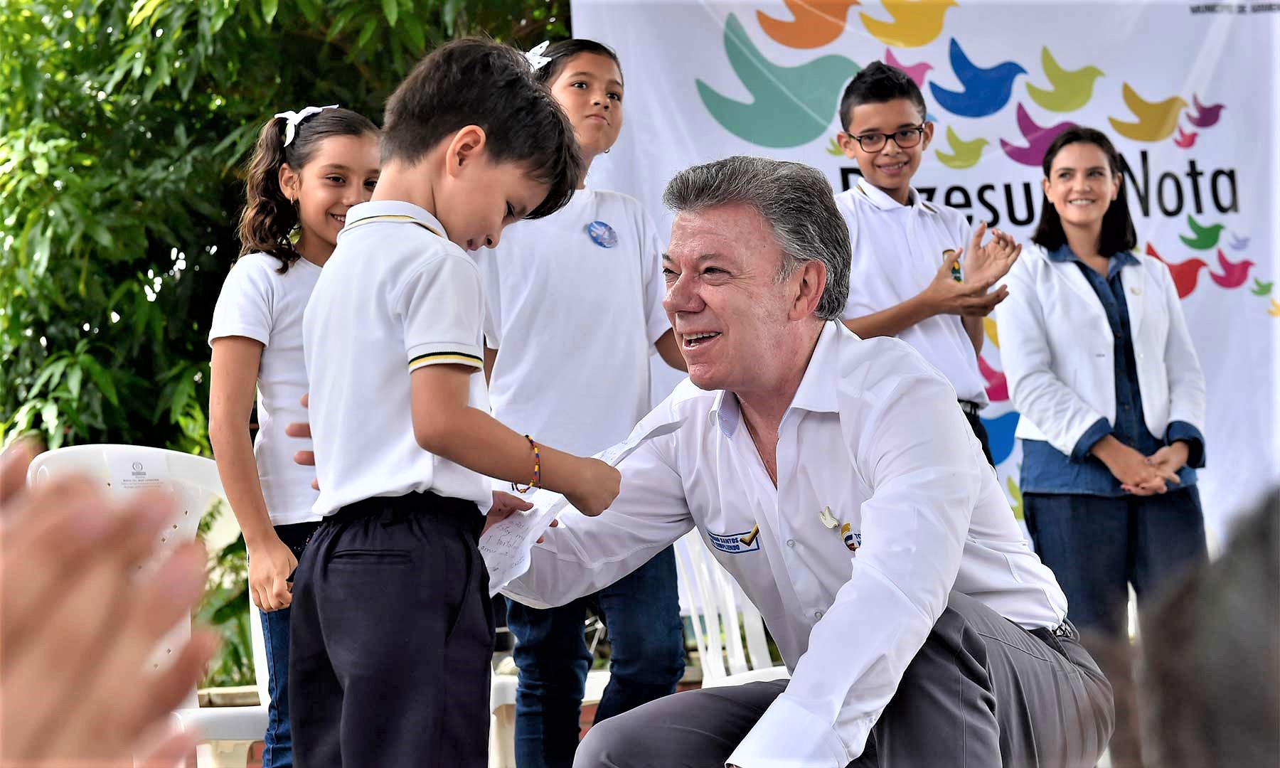 En el colegio de los más pilos de Cundinamarca Cajicá Presidente Santos y Ministra de Educación darán oficialmente inicio al año escolar
