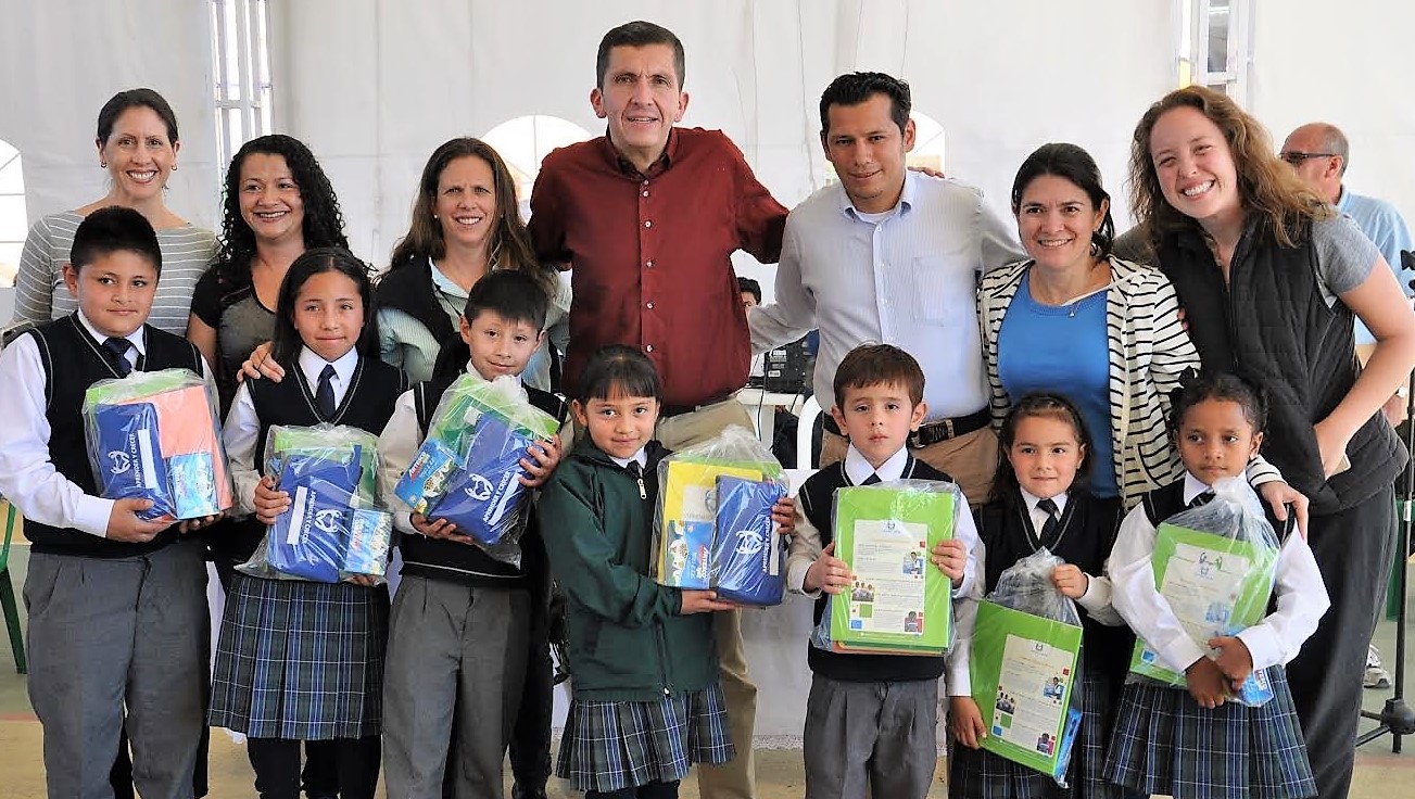 Más de 1.000 kit escolares a niños de Chía hizo entrega Price Smart