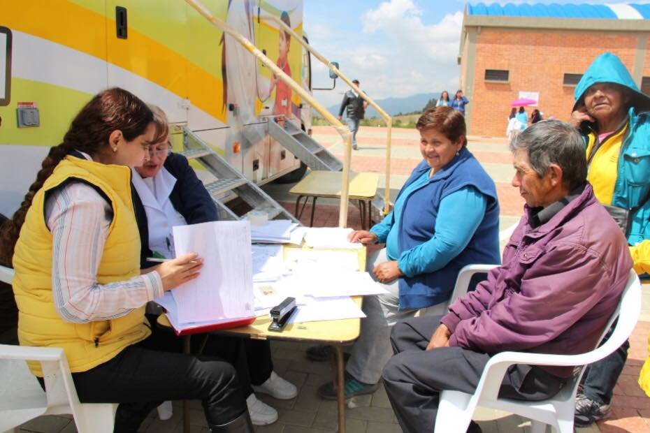Personas de escasos recursos los más beneficiados con la Unidad Móvil de Salud de la Alcaldía de Zipaquirá