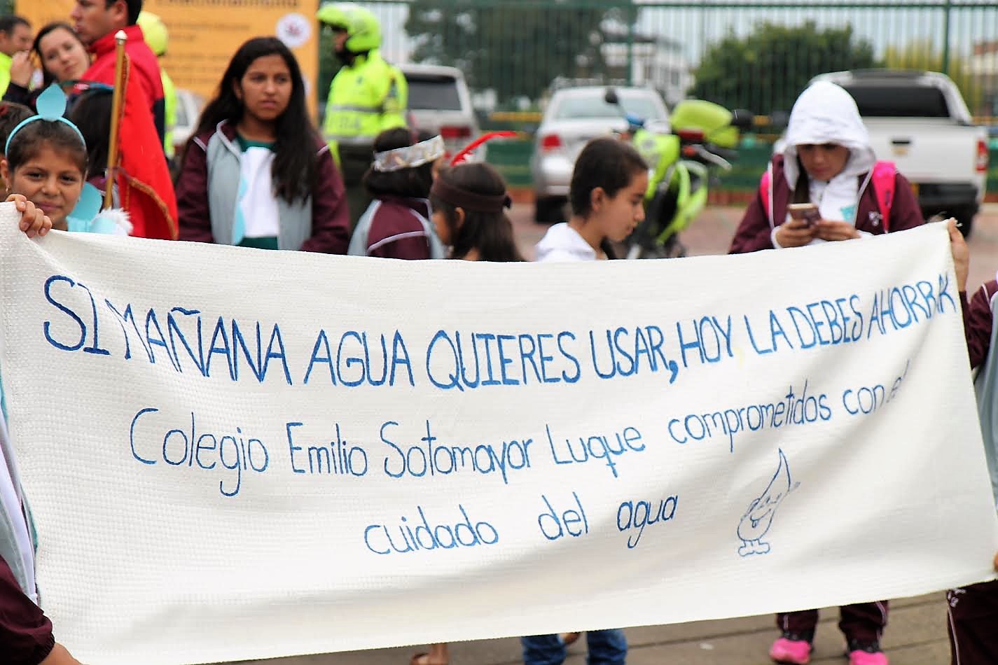 Con comparsas desfile y generando conciencia