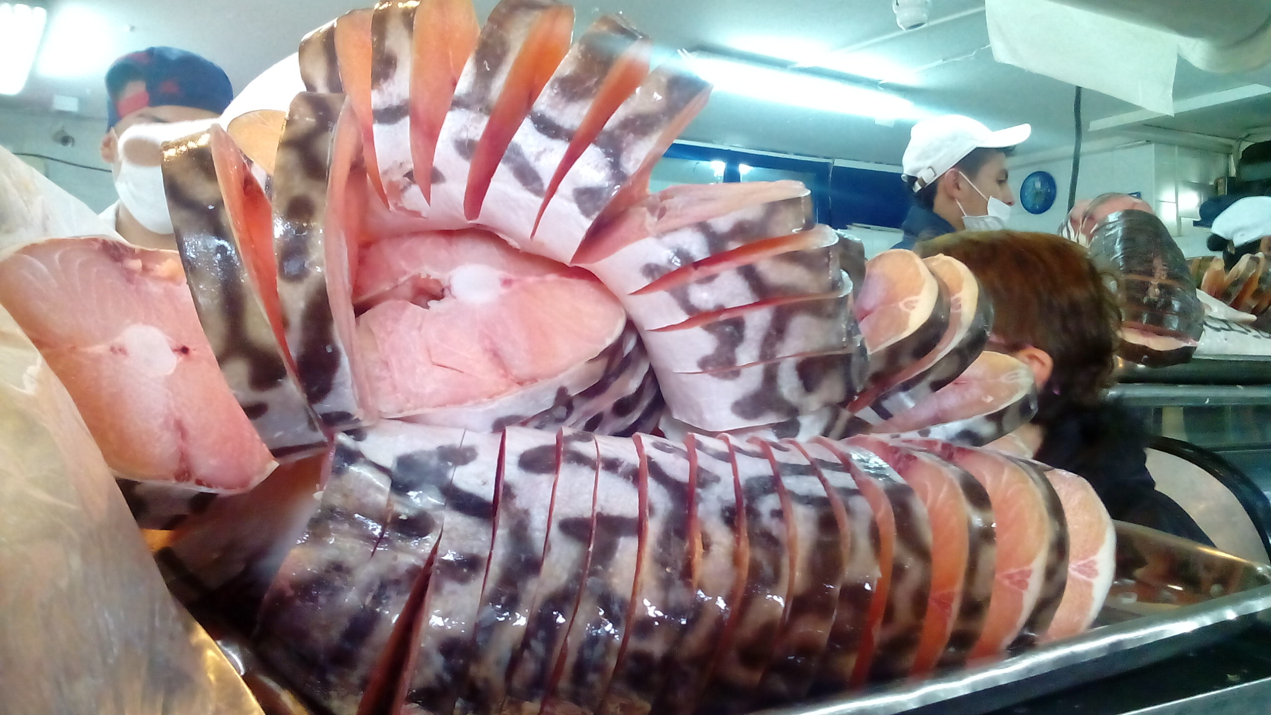 Expendios de pescado en Chia con los ojos encima