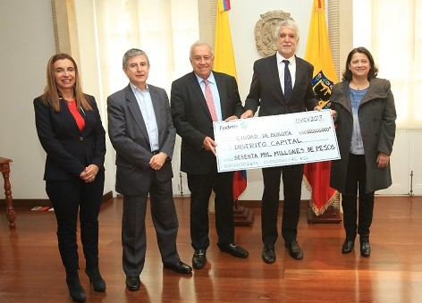 Findeter califica como ejemplar el modelo de salud del alcalde Peñalosa