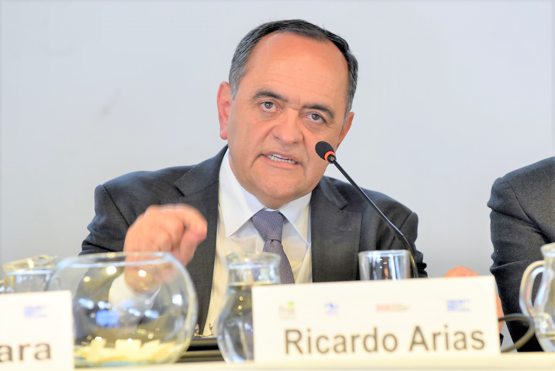 Fiscalia imputo cargos de corrupcion contra exgerente del Fondo Nacional del Ahorro