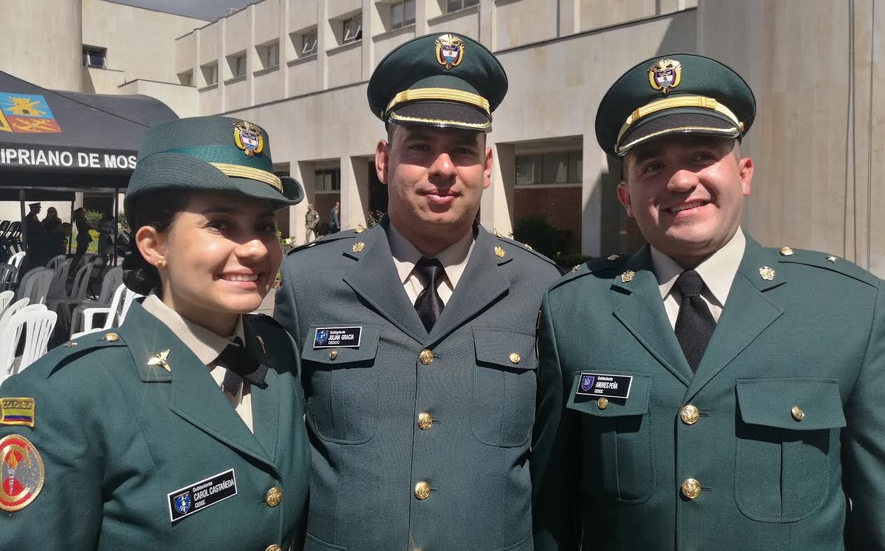 Graduados subtenientes profesionales oficiales de reserva