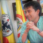 Por fraude procesal y falsedad en documento asegurado alcalde de Mosquera