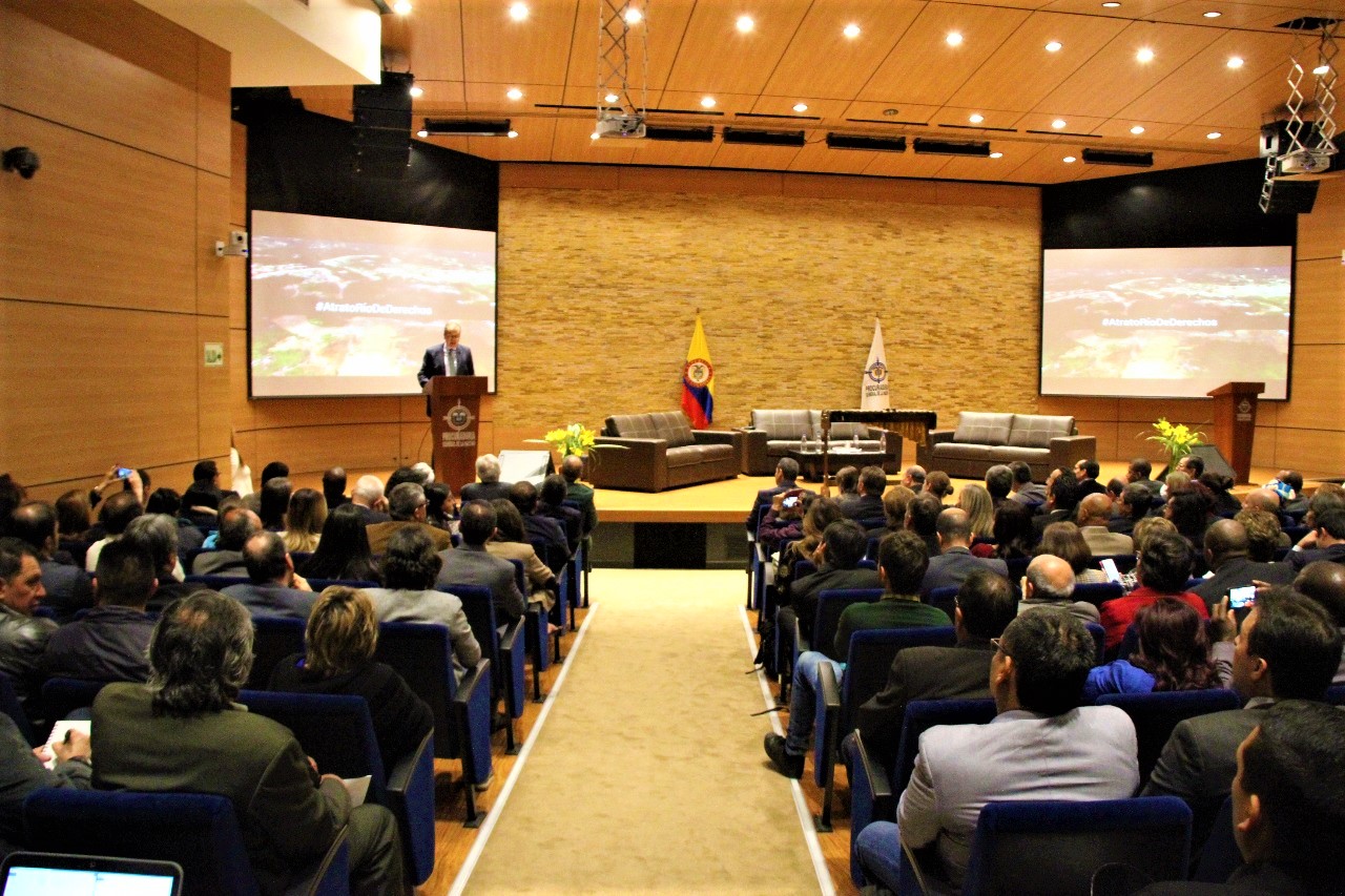 La minería ilegal y sus armas de destrucción son las nuevas enemigas del país