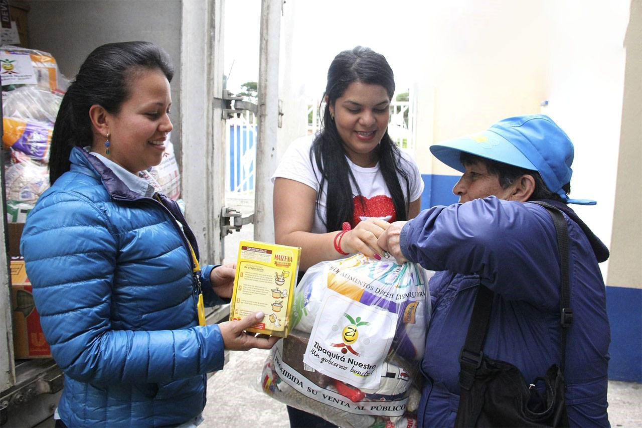 Alcaldía de Zipaquirá y Banco de Alimentos entregaron mercados a adultos mayore1