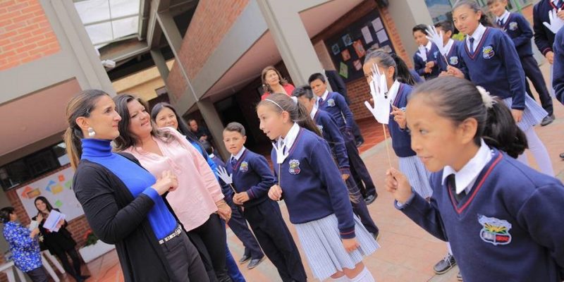 Ministra de Educación recorrió obra de infraestructura de IE de Cajicá