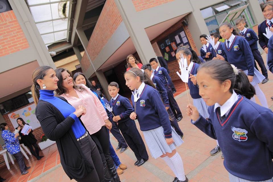 Ministra de Educación recorrió obra de infraestructura de IE de Cajicá