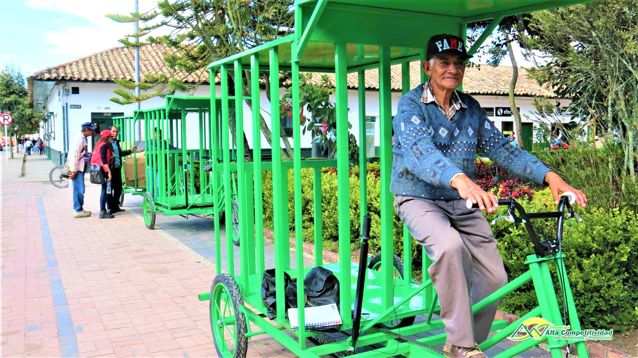 Recicladores reciben triciclos para facilitar y mejorar sus actividades