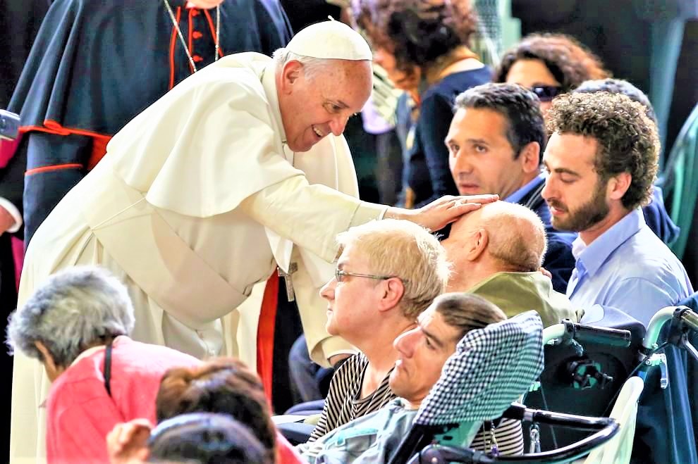 Seis mil víctimas escucharán en directo al Papa Francisco