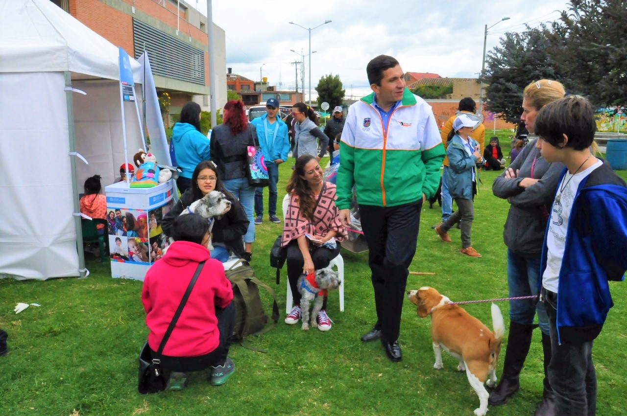 Becas movilidad y alimentación escolar en la jornada de fin de semana del alcalde Donoso