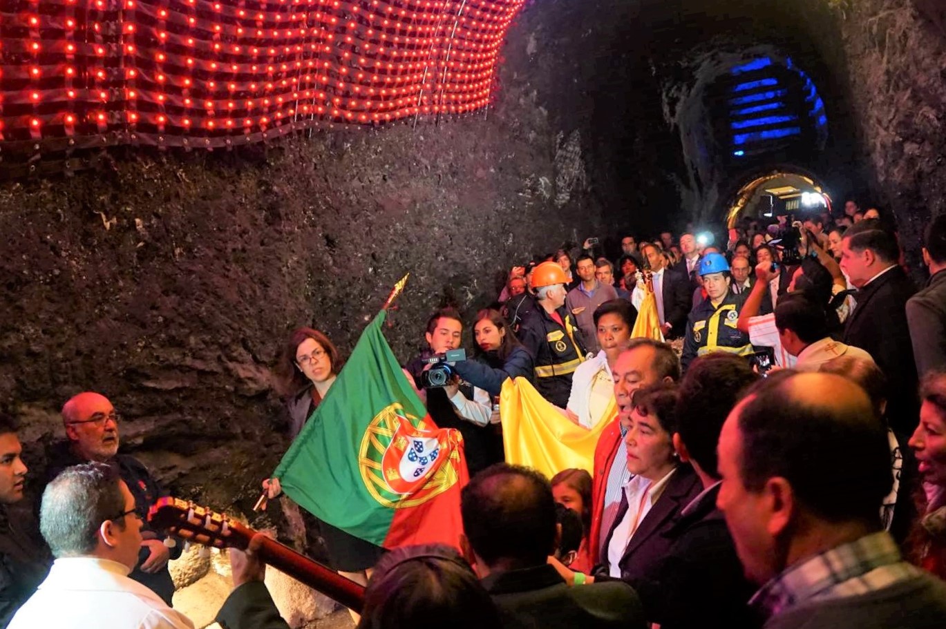 Emotiva entronizacion de la imagen de la Virgen de Fatima en Catedral de Sal3