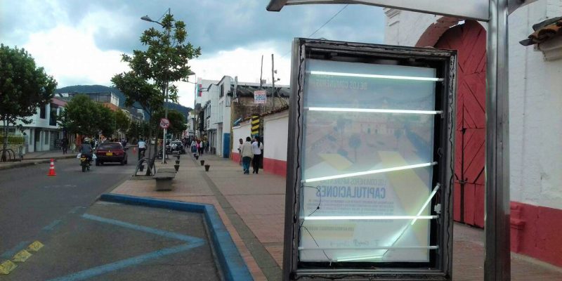Vandalos destruyen mogadores en paraderos del centro de Zipaquira
