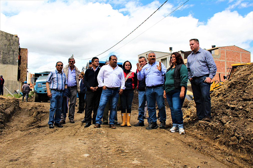 Alcalde Orlando Diaz Canasto realizo visita a obras de desar