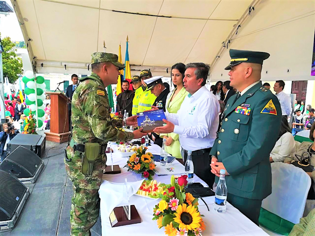 Brigada XIII acompañó a los ubatenses en la celebración del aniversario de su municipio1