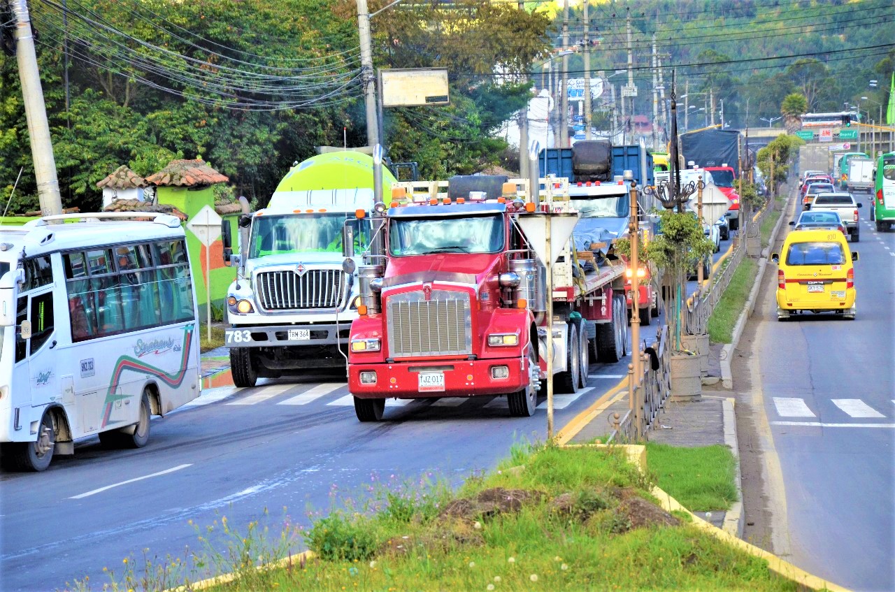 Nuevamente 10 horas diarias de restricción al tráfico pesado por la Avenida Pradilla en Chía
