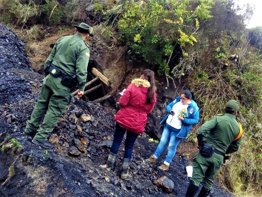 Autoridades suspenden extracción de carbón en una mina ilegal a las afueras de Zipaquirá