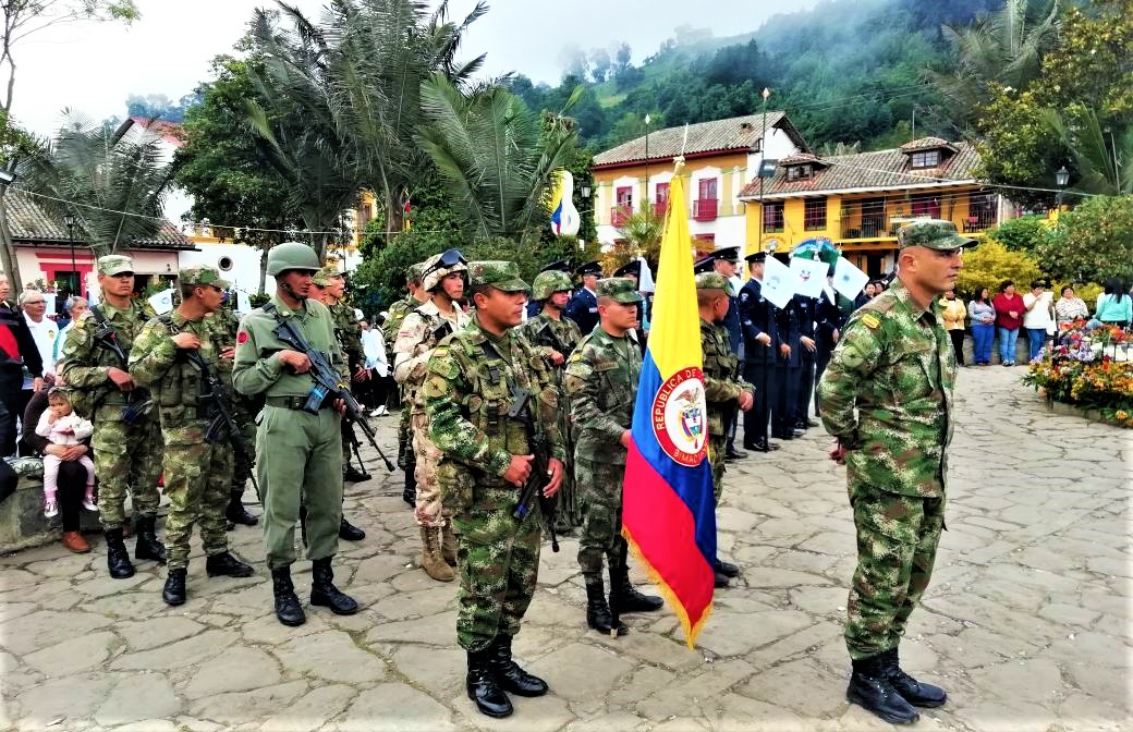Brigada 13 en celebracion de aniversario del municipio de Zipacon