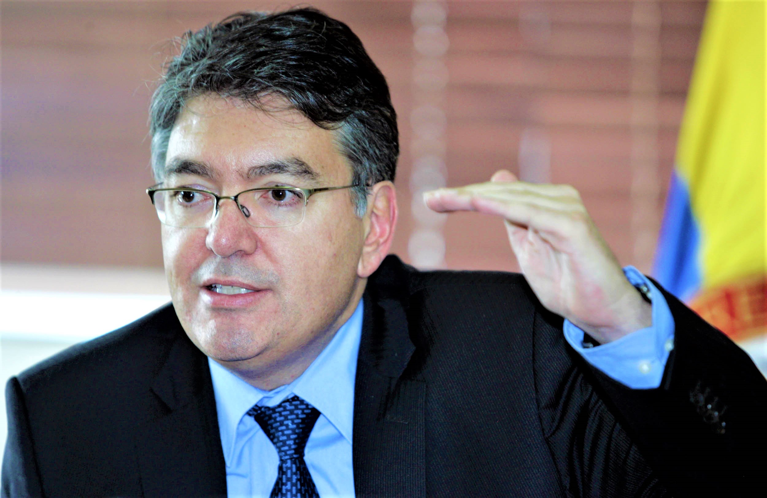 ministro de hacienda mauricio cardenas