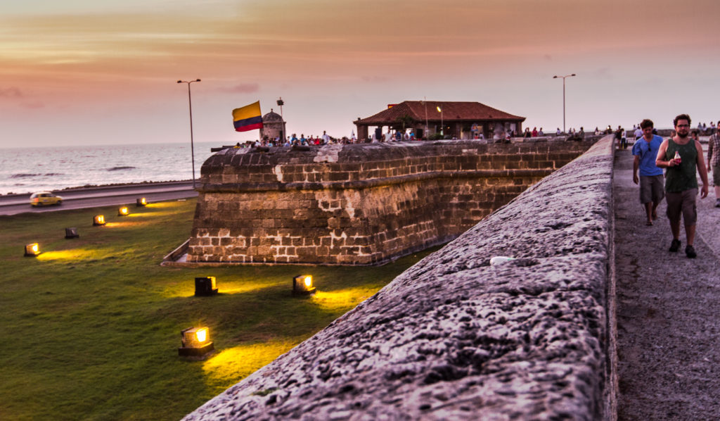Ciudad amurallada de Cartagena bajo ataque
