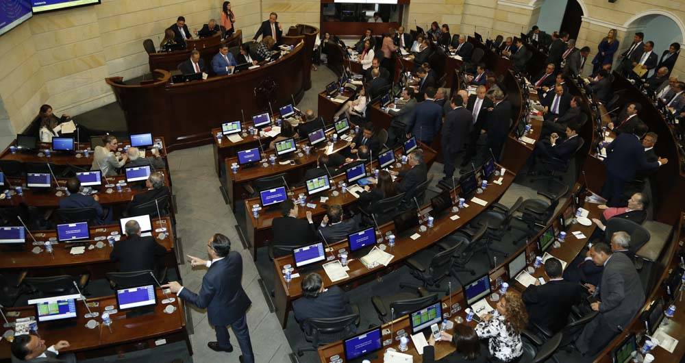 Prima de 359.000 para los que ganan menos de tres salarios