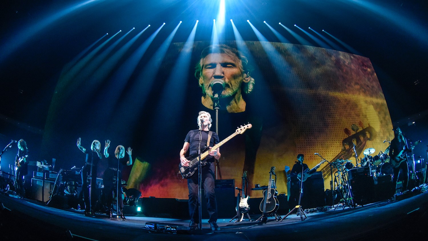 Roger Waters no le regala guitarra al presidente Ivan Duque