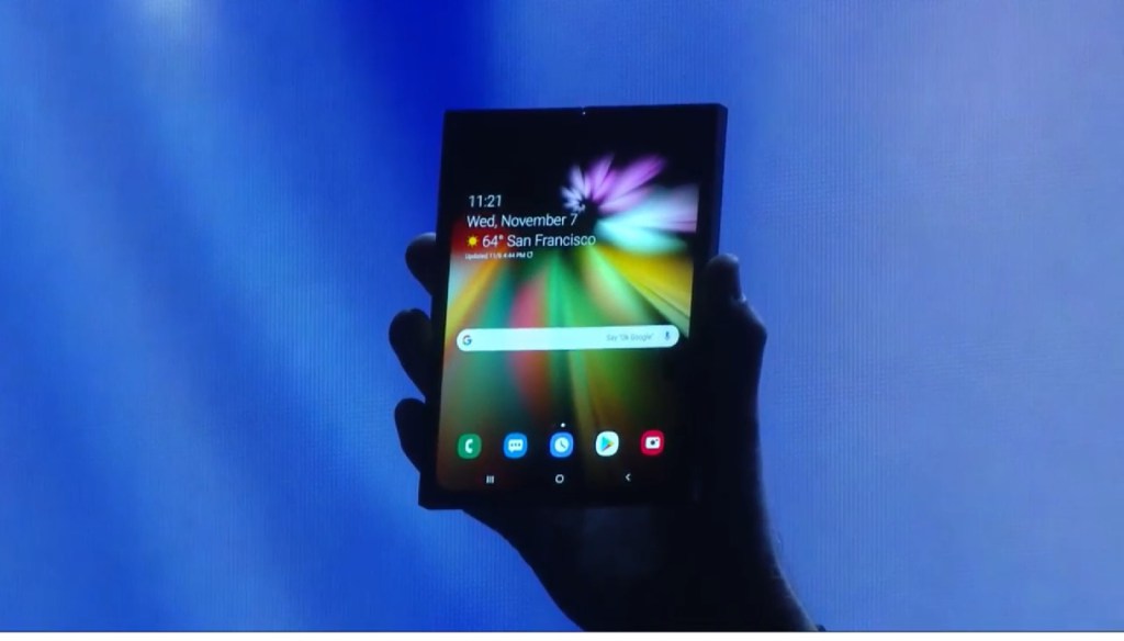 Samsung presenta celular con pantalla plegable