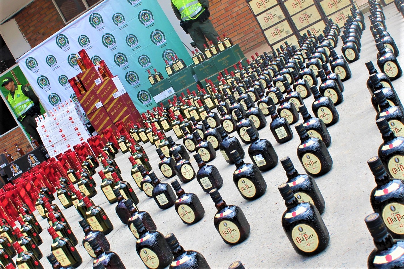 Incautadas mas de 3200 botellas de licor adulterado que iba ser distribuida en Cundinamarca