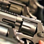 Brigada 13 restringe porte de armas en el centro del Pais