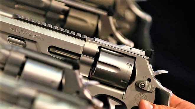 Brigada 13 restringe porte de armas en el centro del Pais