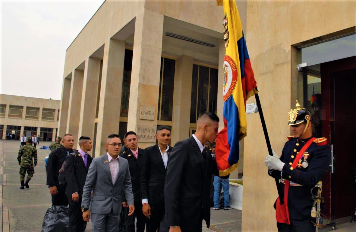 Jovenes de la Brigada 13 culminaron su servicio militar2