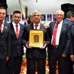 Asociacion de Nazarenos de Zipaquira recibe Orden del Gran Porton 1