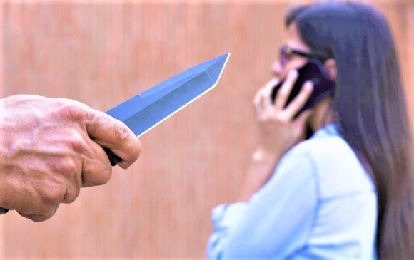 Condenada a diez anos de prision pareja que hurto un celular en estacion de Transmilenio