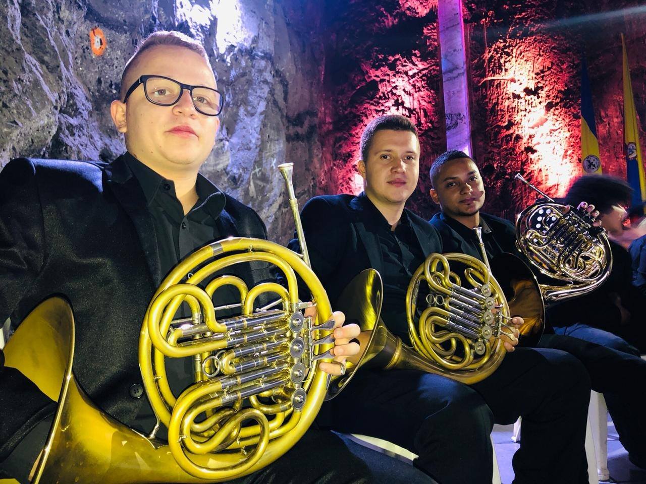 Gran presentacion de la banda sinfonica de Bello Antioquia 180 metros bajo tierra