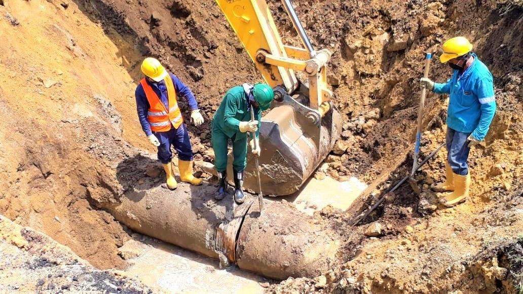 Alcaldia de Chia gobernacion y otras entidades trabajan para mitigar dano en tubo matriz