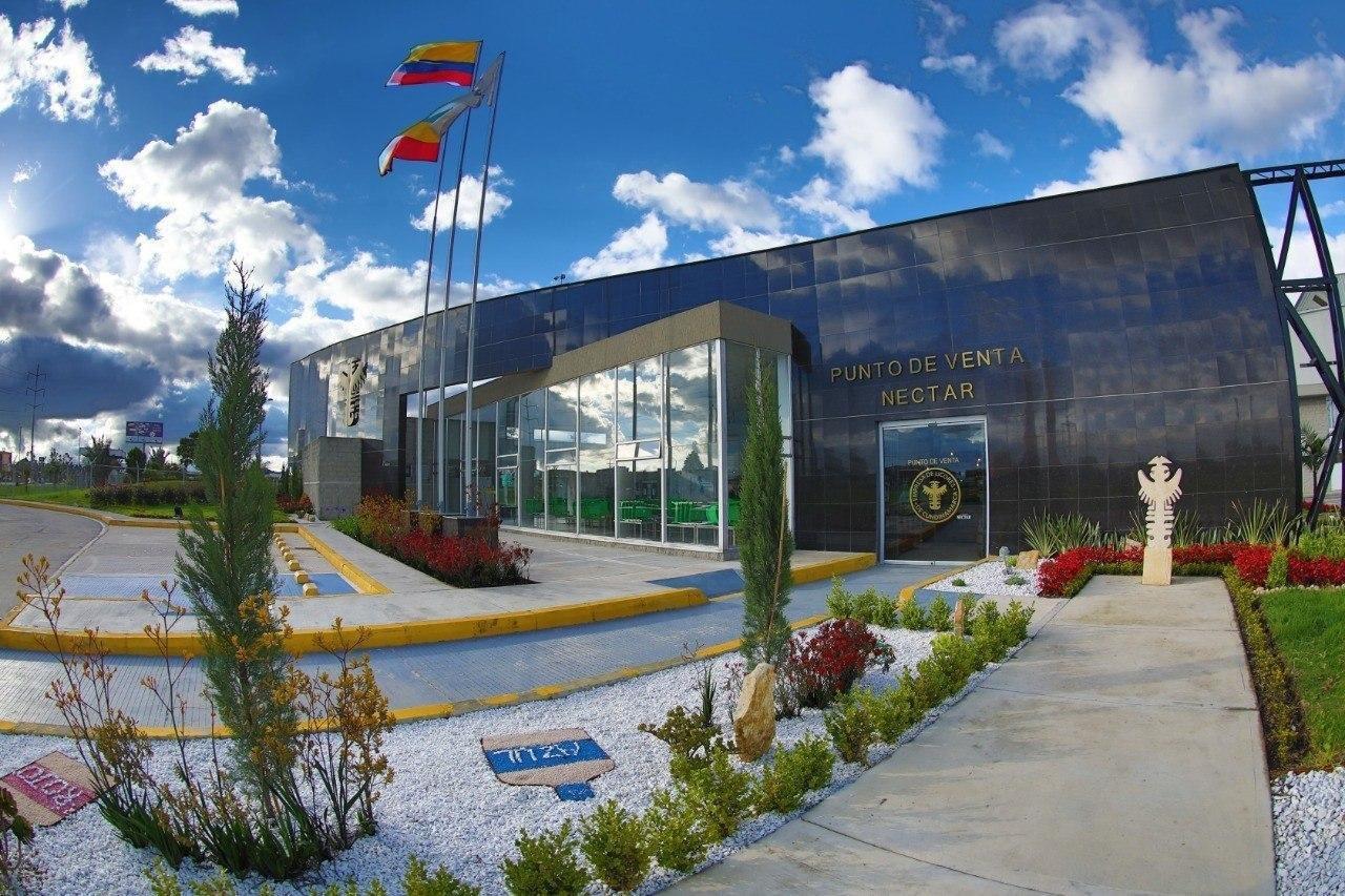ELC produce alcohol antiseptico y gel que dona a Centros Hospitalarios de Cundinamarca