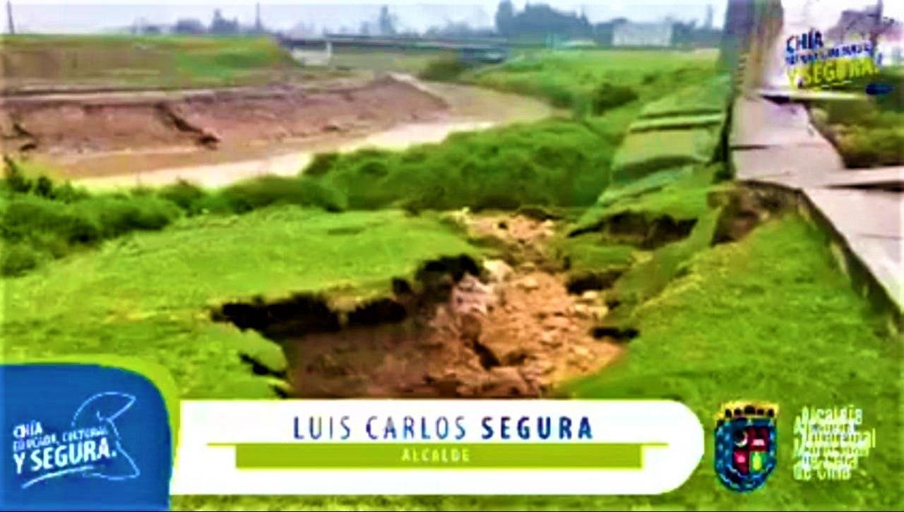 Emergencia en Chia por la ruptura de un tubo madre debido al sismo de la madrugada de hoy