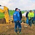Empresas Publicas de Cundinamarca atiende emergencia en Chia por ruptura de red matriz