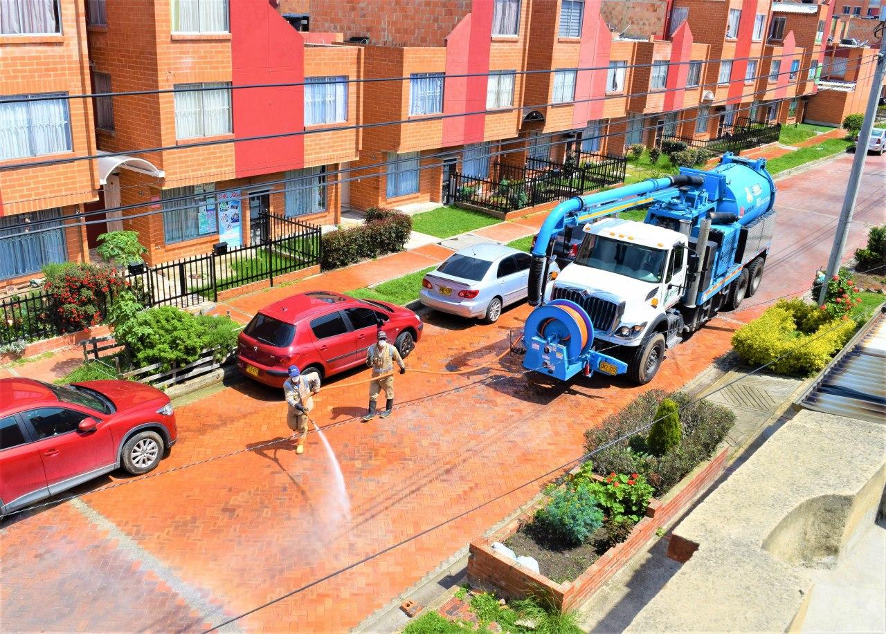 Logrando ademas realizar sus acciones al interior de los barrios para procurar al maximo no dejar espacio de cultivos al virus